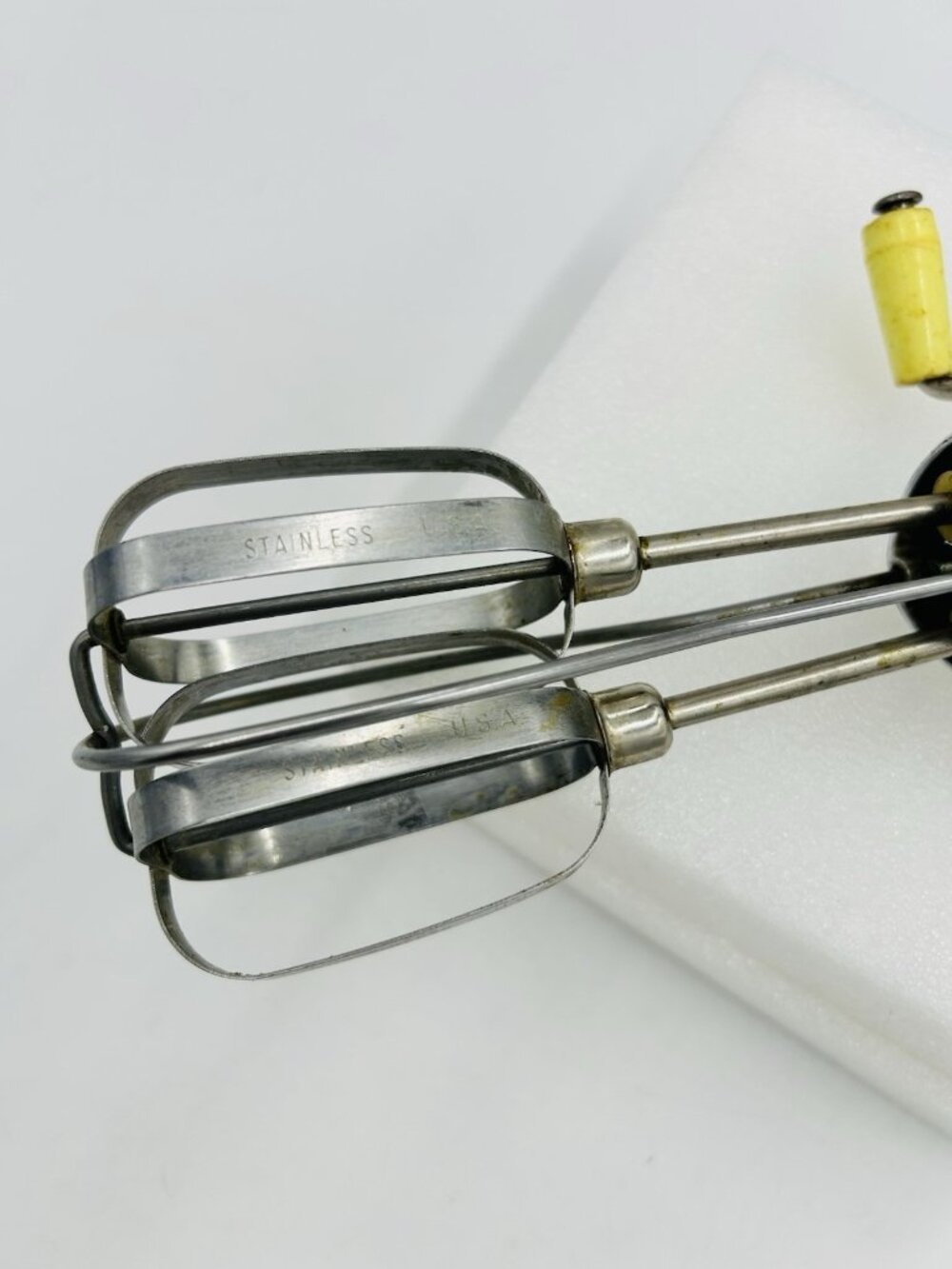 Turner & Seymour Yellow Handle 10.5" Egg Beater Hand Mixer Stainless Steel Vtg - Picture 5 of 7